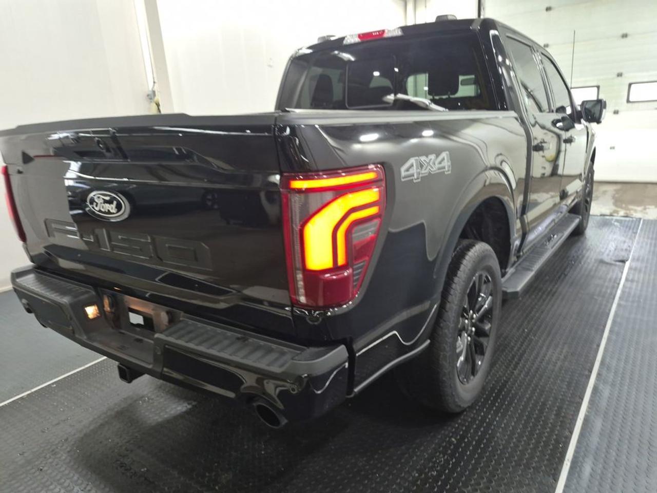 2024 Ford F-150 Lariat Photo2