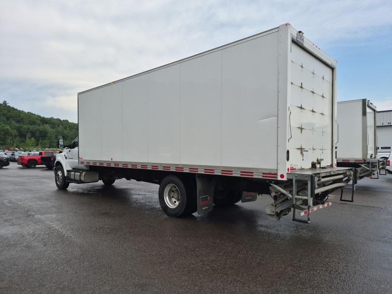 2024 Ford Super Duty F-750 Straight Frame BASE Photo2