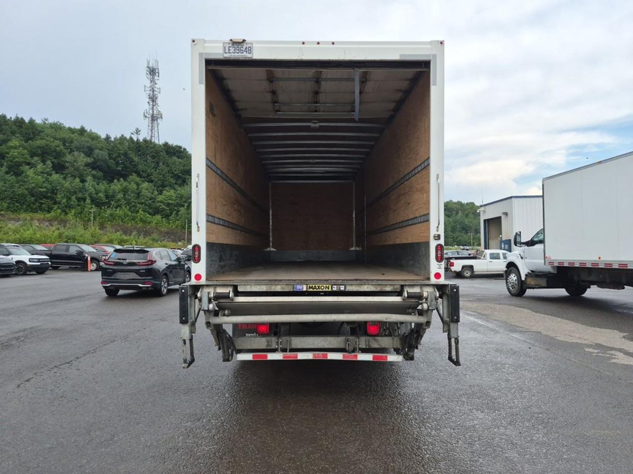 2024 Ford Super Duty F-750 Straight Frame BASE Photo3