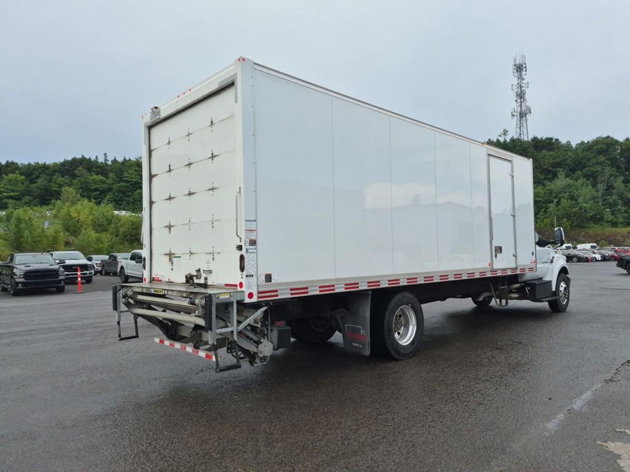 2024 Ford Super Duty F-750 Straight Frame BASE Photo4