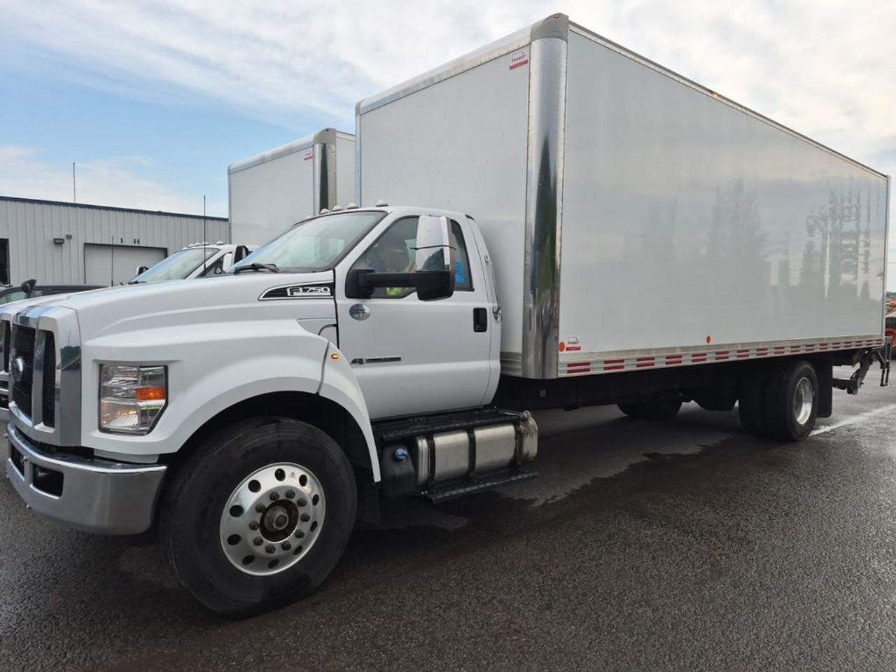2024 Ford Super Duty F-750 Straight Frame BASE Photo0