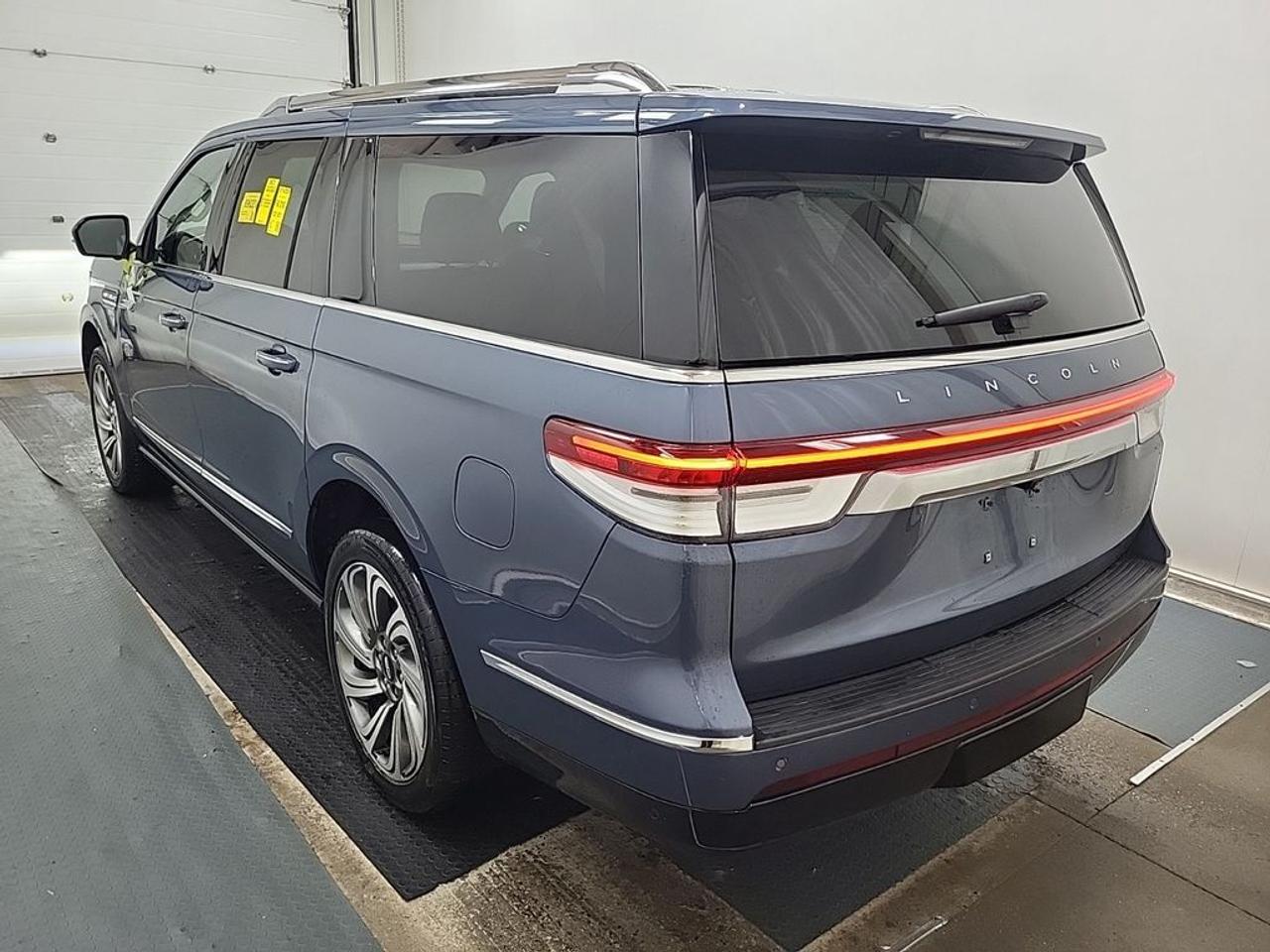 2022 Lincoln Navigator L Reserve Photo3