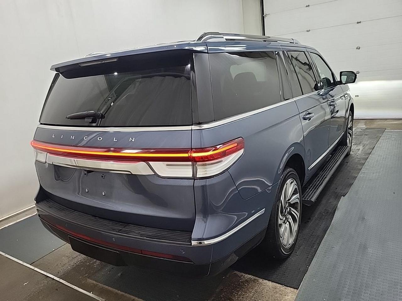 2022 Lincoln Navigator L Reserve Photo2