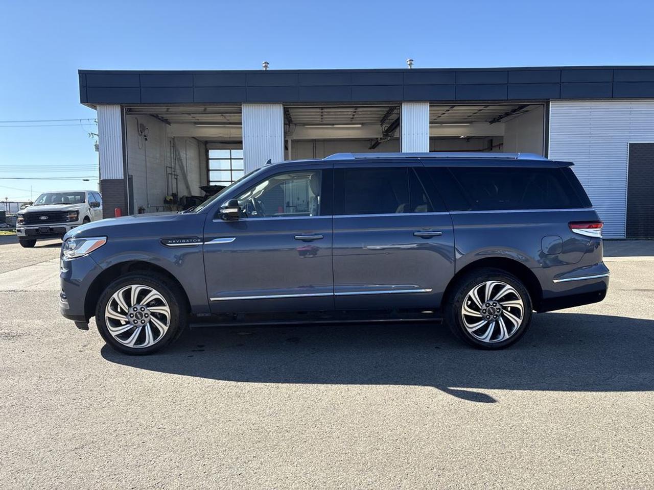 2022 Lincoln Navigator L Reserve Photo3