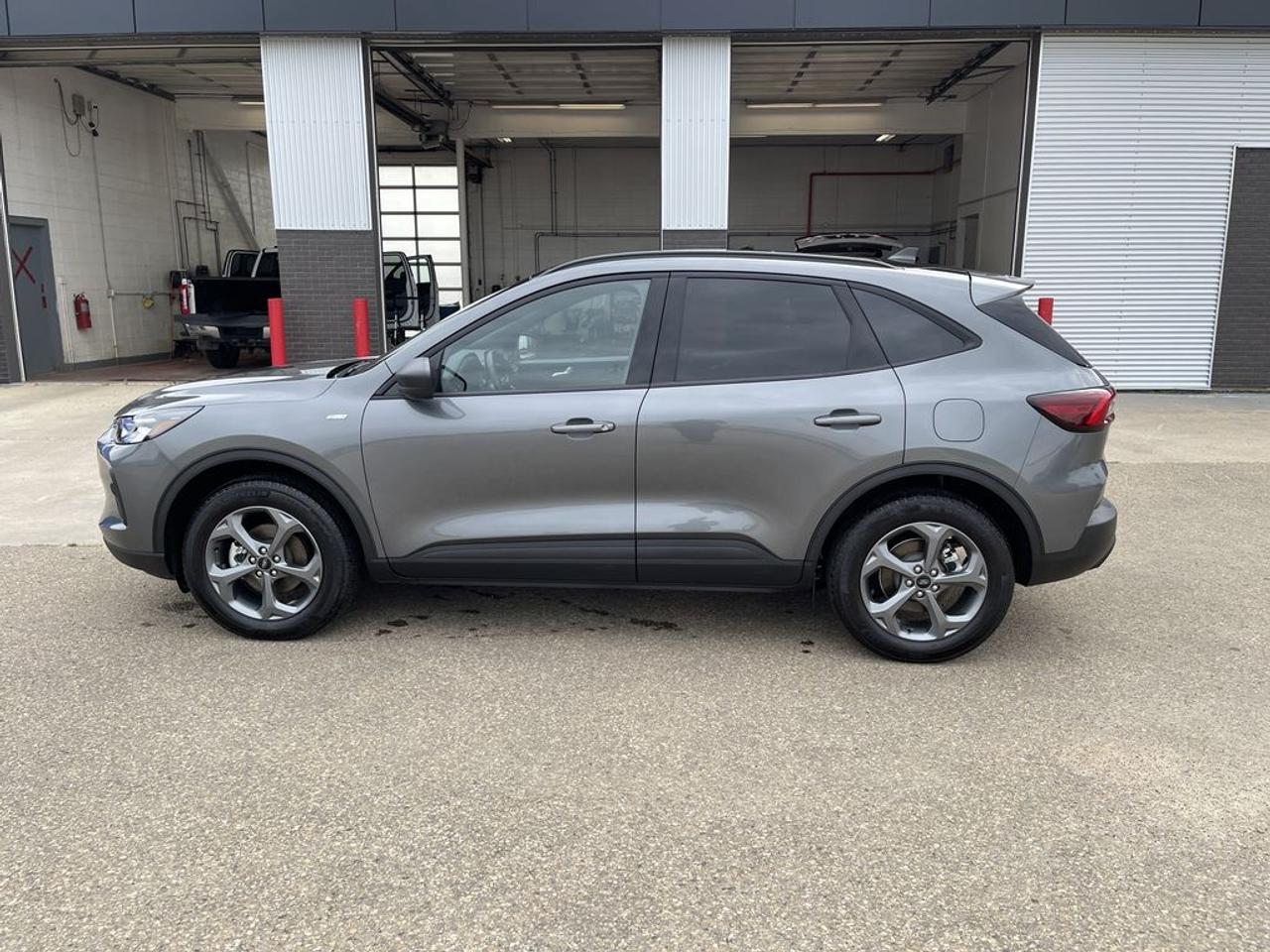 2025 Ford Escape ST-Line Photo3