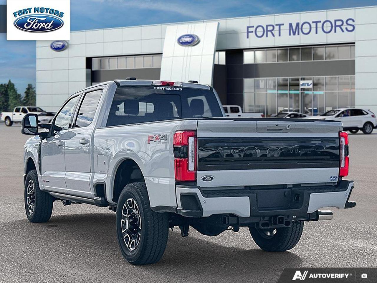 2026 Ford SUPER DUTY F-350 SRW Platinum Photo3