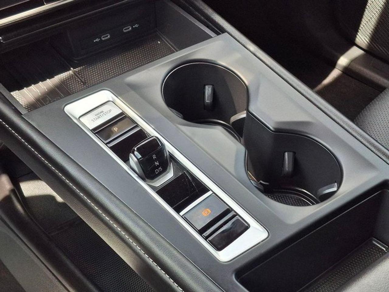 2025 Volkswagen Atlas Comfortline AWD | Leather | Cooled + Heated Seats | Heated Wheel | Adaptive Cruise | and More ! Photo