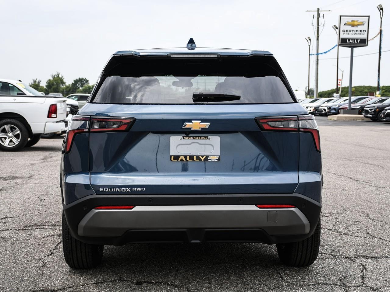 2027 Chevrolet Equinox LT Photo4