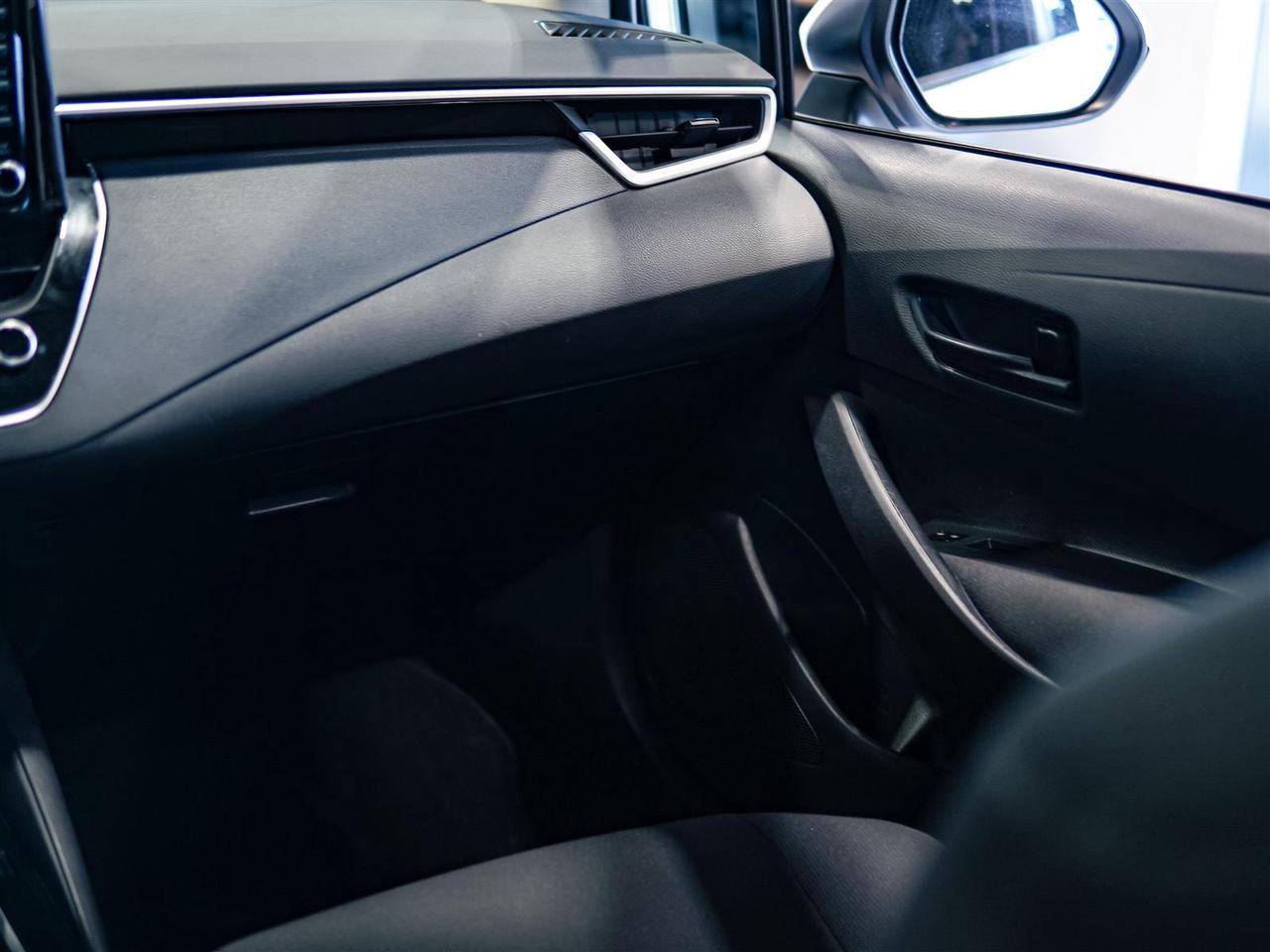 2022 Toyota Corolla LE | UPGRADE | SUNROOF | TOYOTA SERVICED | NO ACCIDENTS Photo