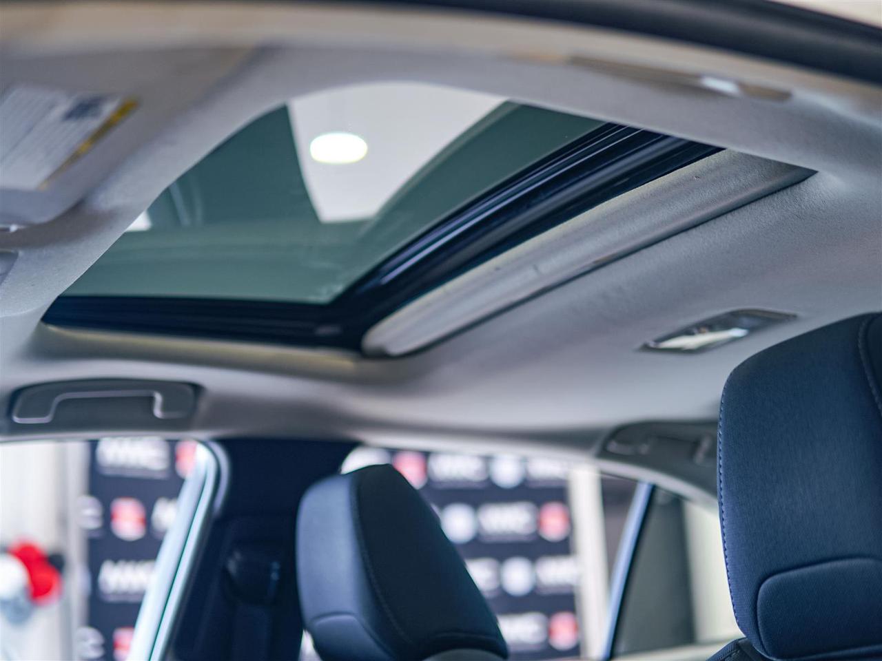 2022 Toyota Corolla LE | UPGRADE | SUNROOF | TOYOTA SERVICED | NO ACCIDENTS Photo