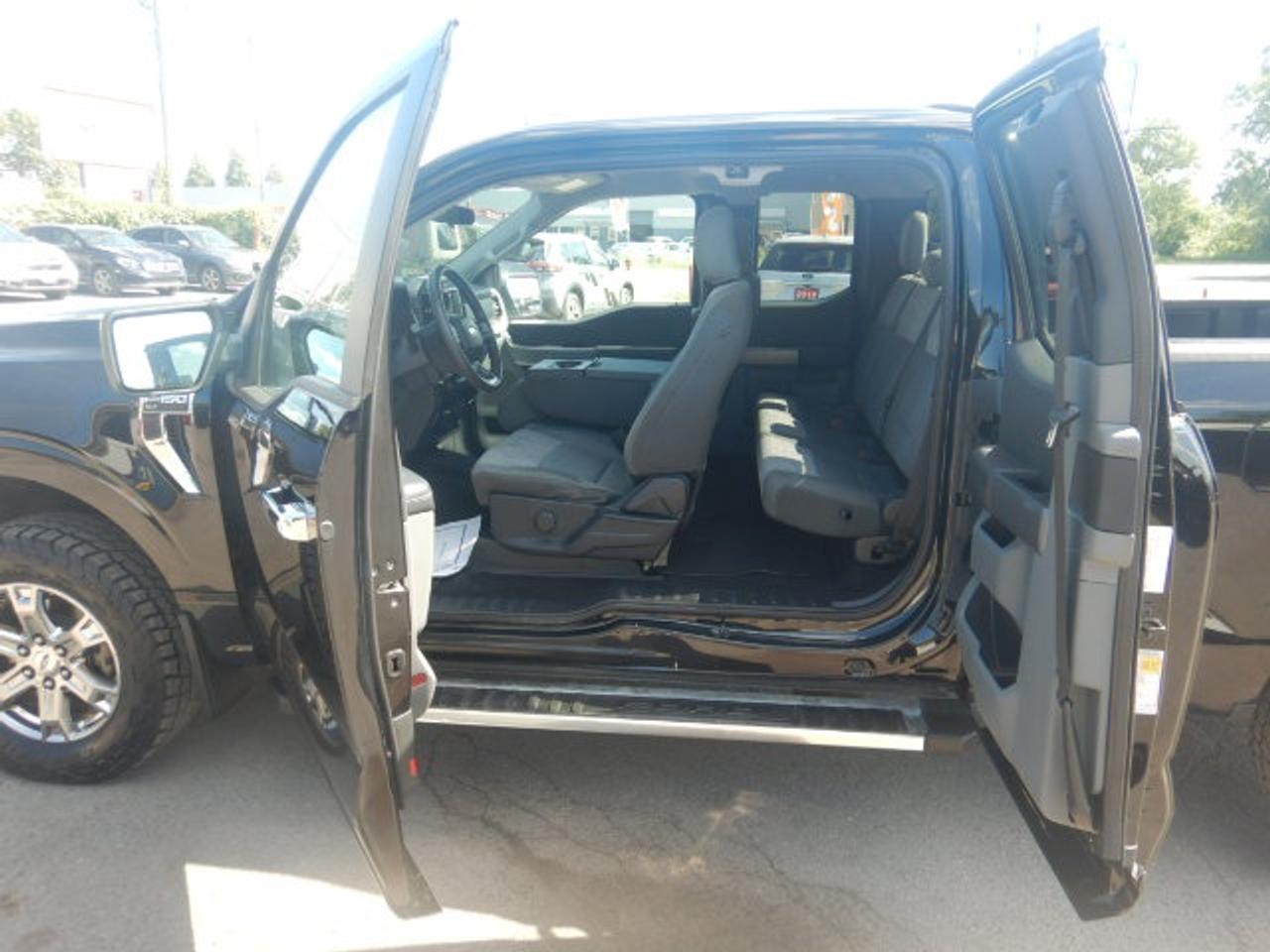 2023 Ford F-150 XLT Photo
