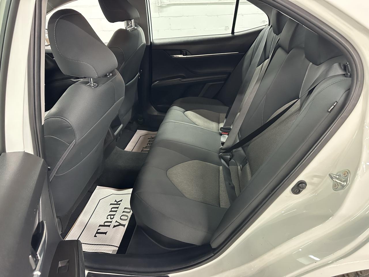 2022 Toyota Camry HYBRID LE Photo19