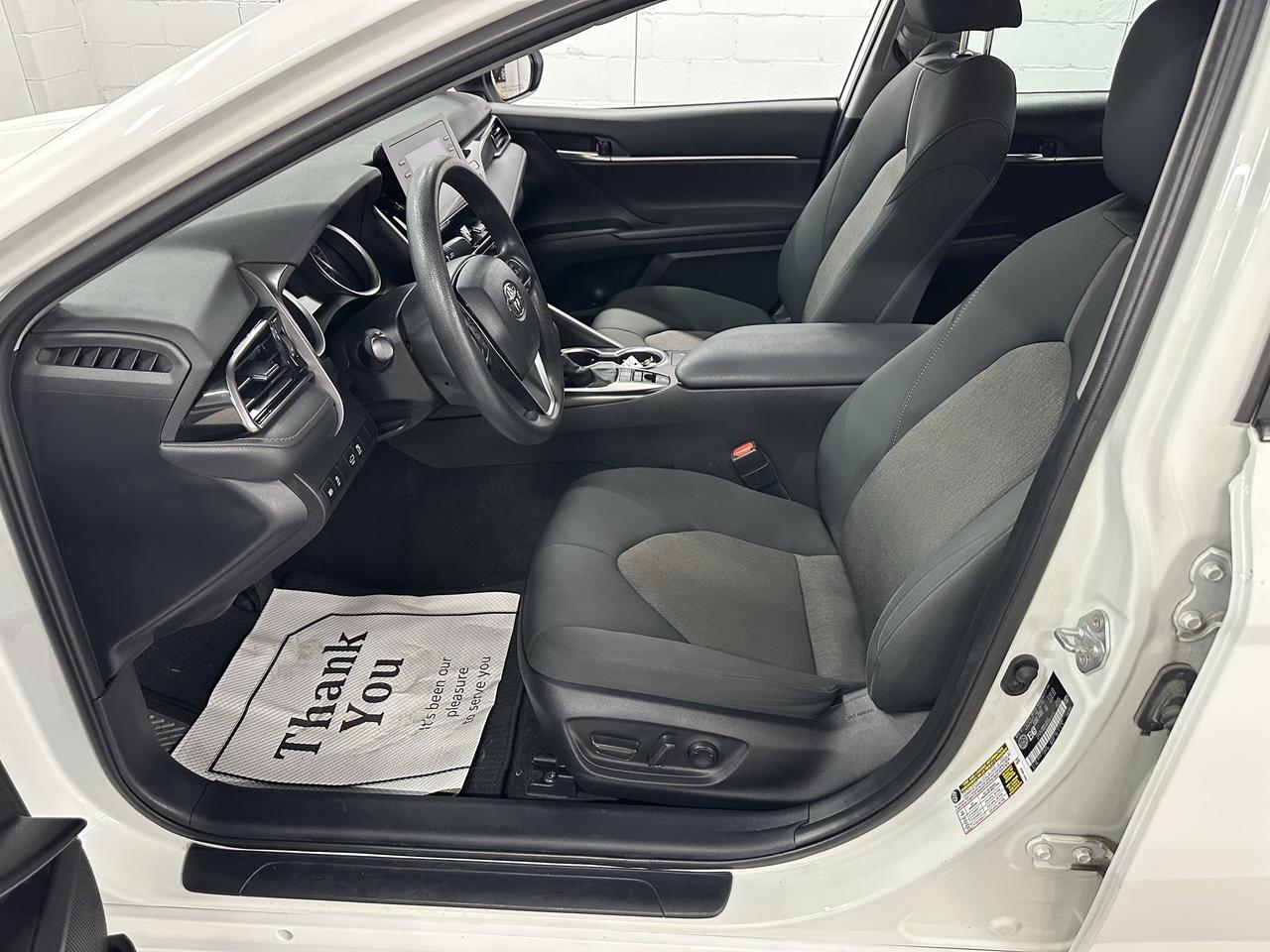 2022 Toyota Camry HYBRID LE Photo38