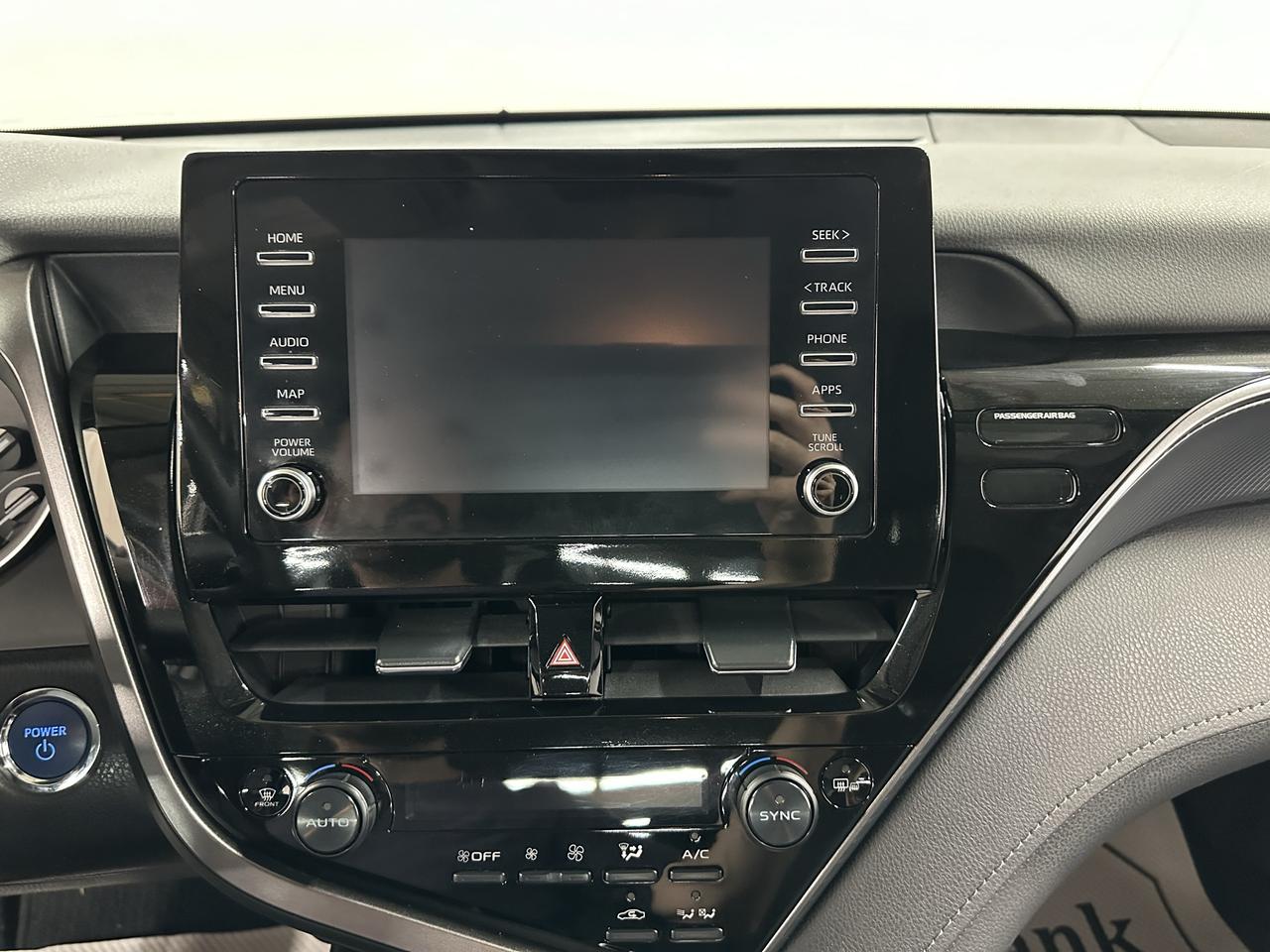 2022 Toyota Camry HYBRID LE Photo32