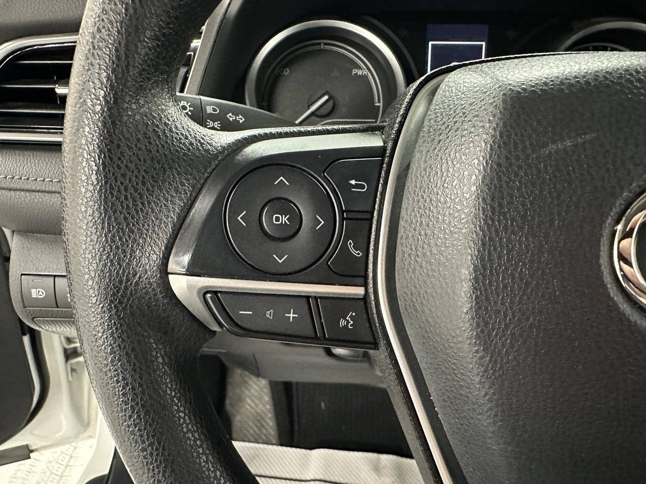 2022 Toyota Camry HYBRID LE Photo15