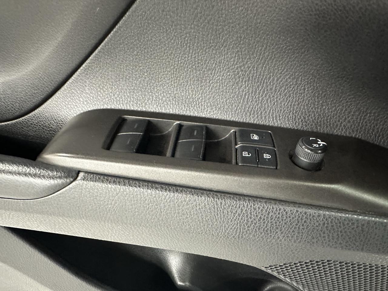 2022 Toyota Camry HYBRID LE Photo37