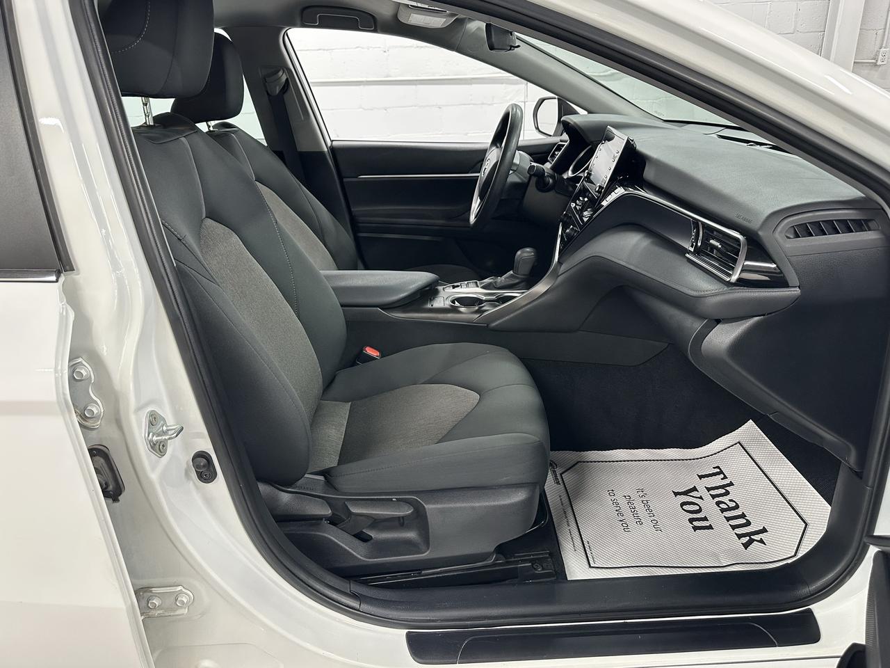 2022 Toyota Camry HYBRID LE Photo28