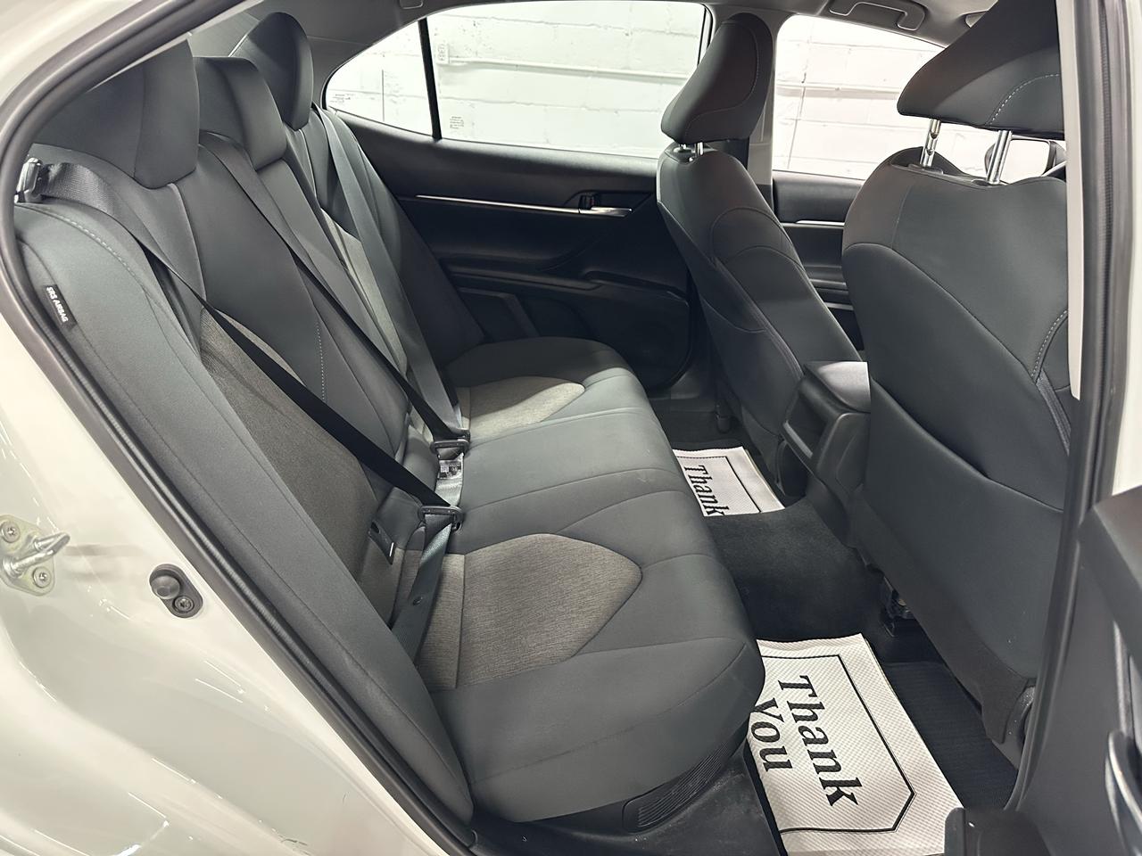 2022 Toyota Camry HYBRID LE Photo9