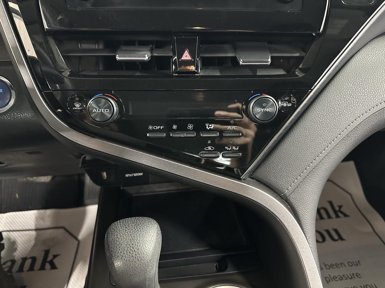 2022 Toyota Camry HYBRID LE Photo31