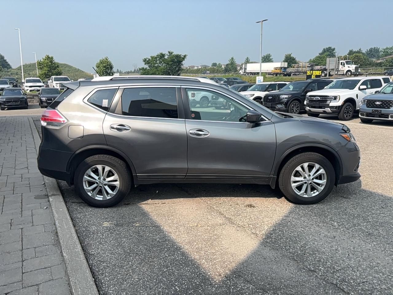 2016 Nissan Rogue SV, AWD, LOCAL TRADE, CLOTH, 1.5L, AS TRADED Photo3