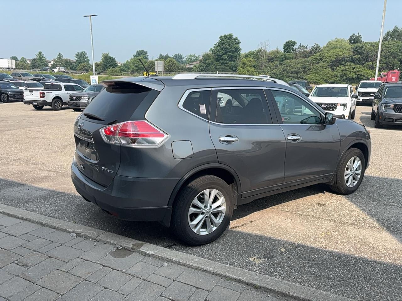 2016 Nissan Rogue SV, AWD, LOCAL TRADE, CLOTH, 1.5L, AS TRADED Photo4
