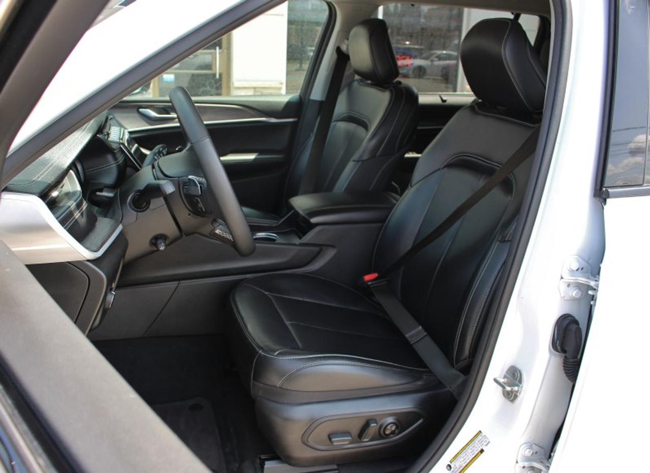 2024 Jeep Grand Cherokee Ltd*Low Ks*4x4*3rd Row*Heated Leather MoonRoof*BT Photo