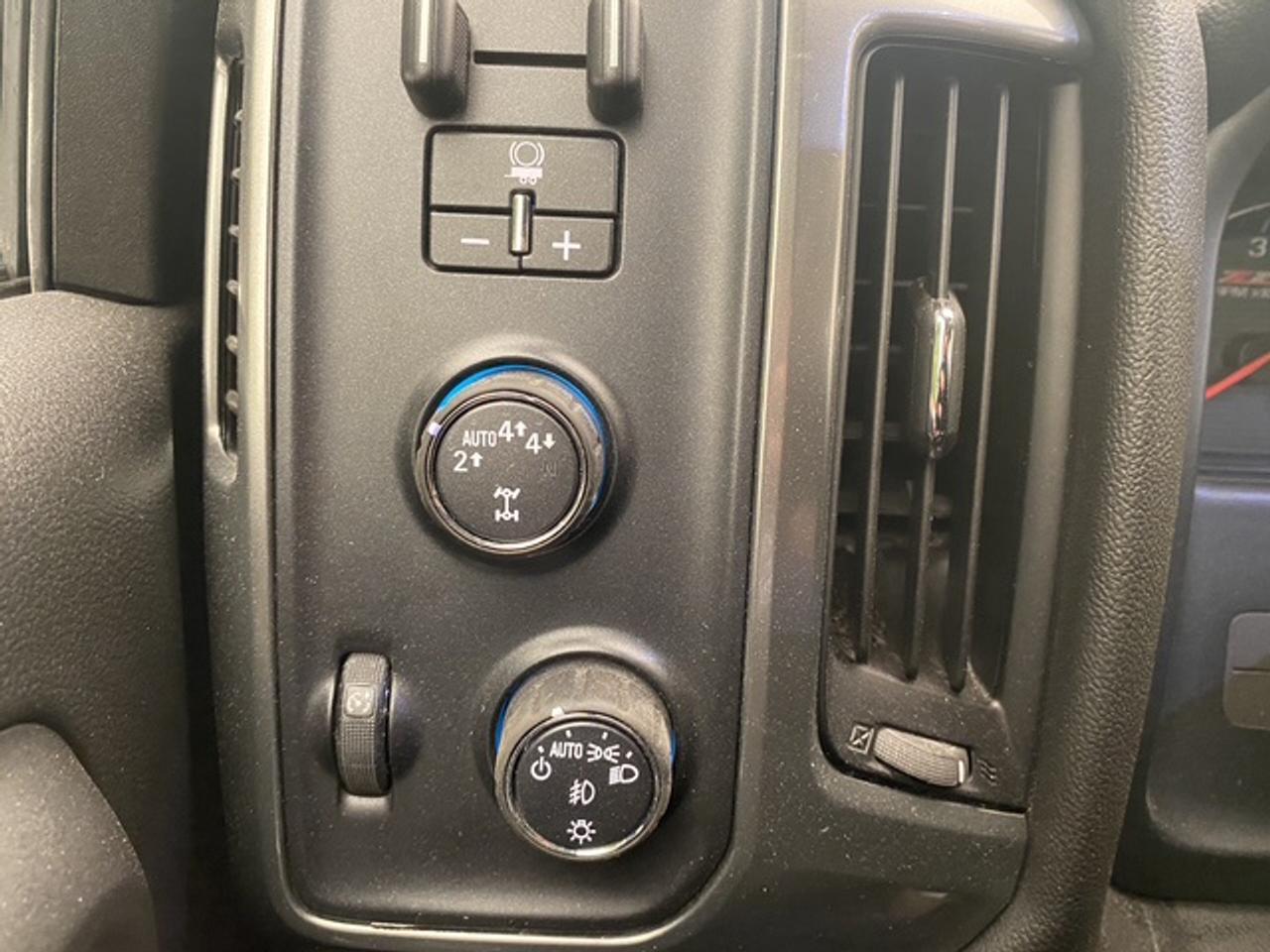 2018 Chevrolet Silverado 1500 1500 LT 4WD DOUBLE CAB Photo