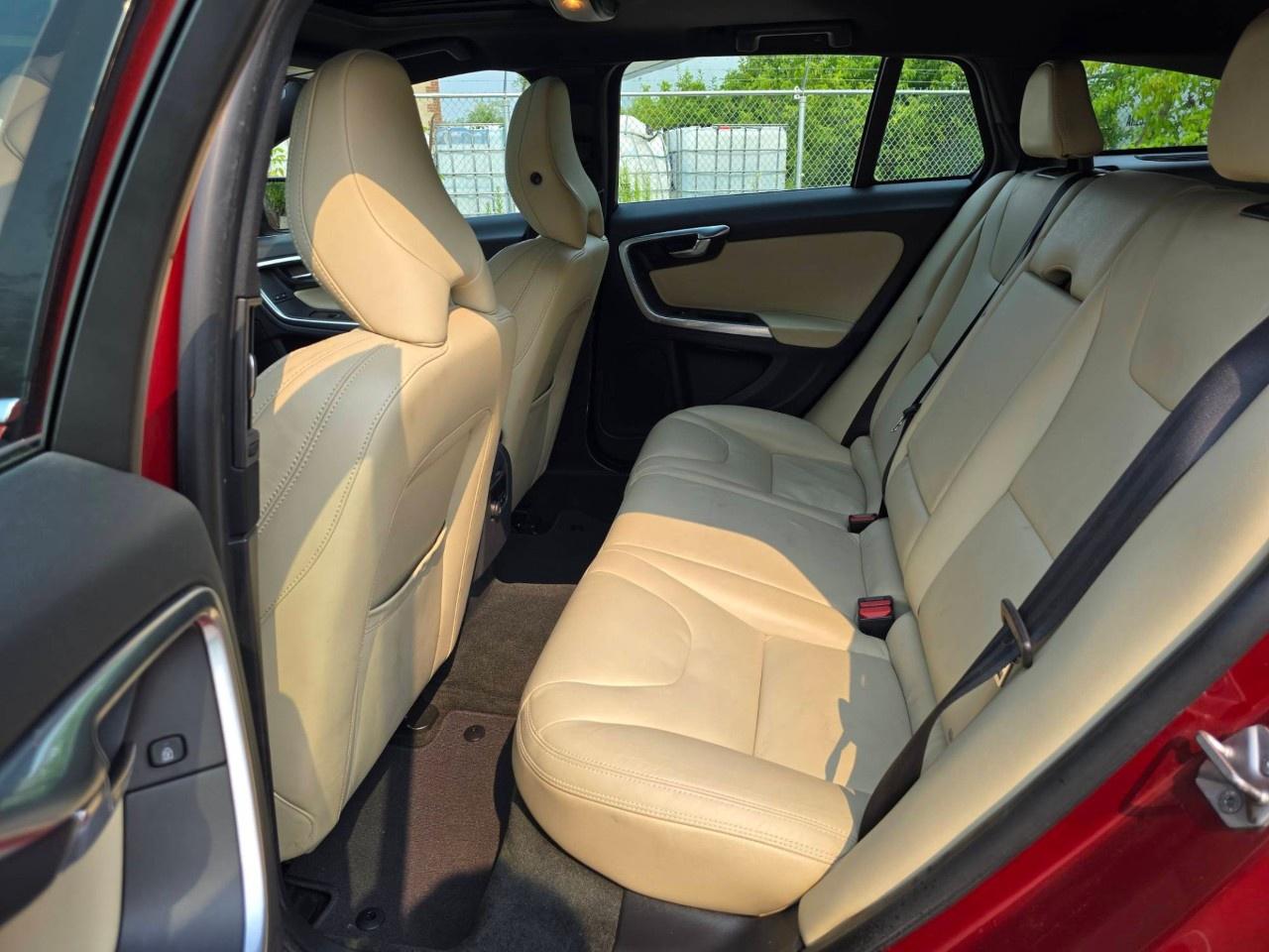 2015 Volvo V60 4DR WGN T6 PREMIER PLUS AWD Photo