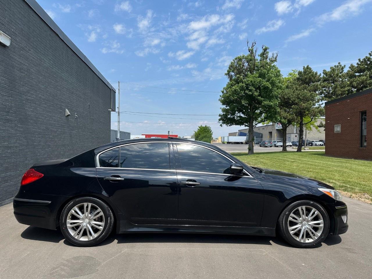 2012 Hyundai Genesis Sedan 4dr Sdn V6 w/Technology Pkg Photo
