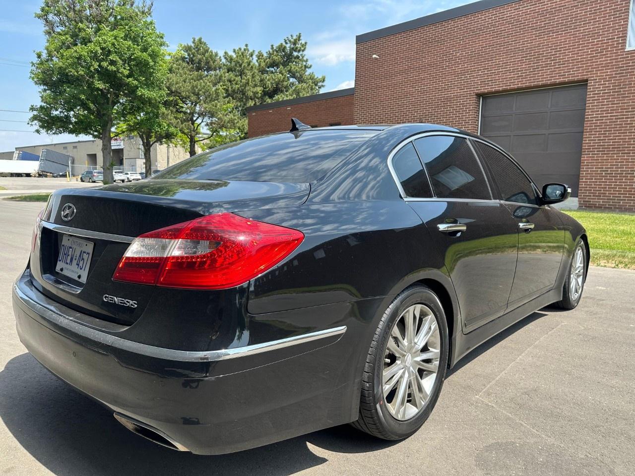 2012 Hyundai Genesis Sedan 4dr Sdn V6 w/Technology Pkg Photo