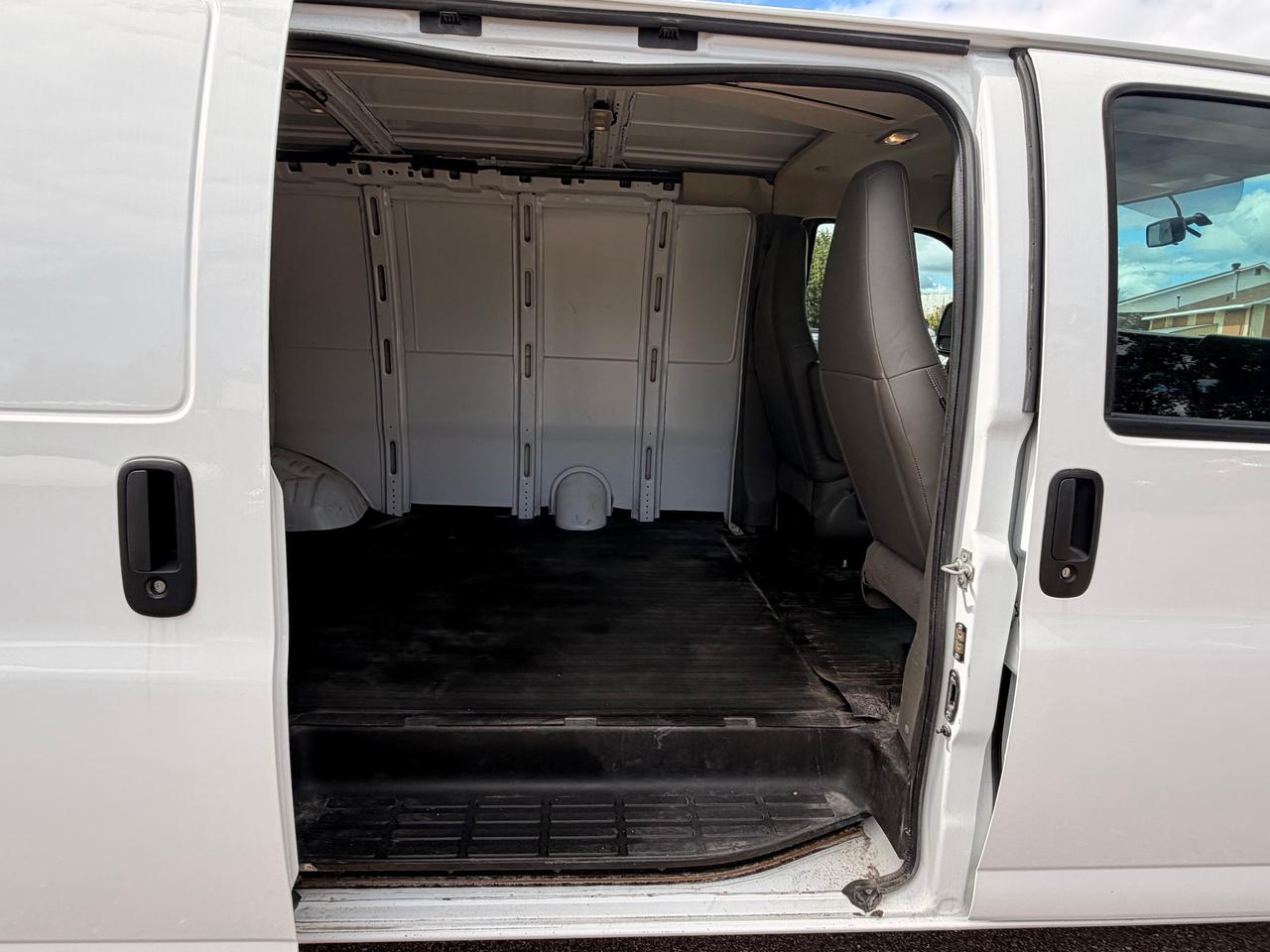 2024 GMC Savana 2500 Work Van Rear-Wheel Drive Cargo Van Photo