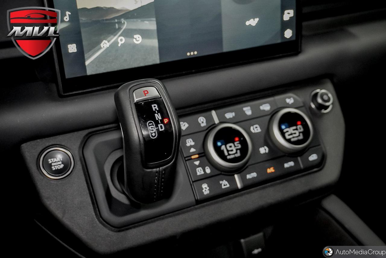 2023 Land Rover Defender V8 4dr All-Wheel Drive 110 Photo