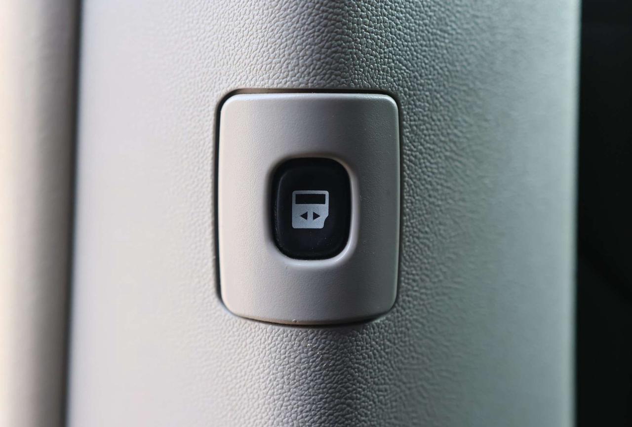 2012 Dodge Grand Caravan CREW PLUS-7PASS-DVD-R STARTER/BCAM/LEATHER/P SEAT/H SEATS & STEERING/BLUETOOTH/PSD/CRUISE CONTROL Photo