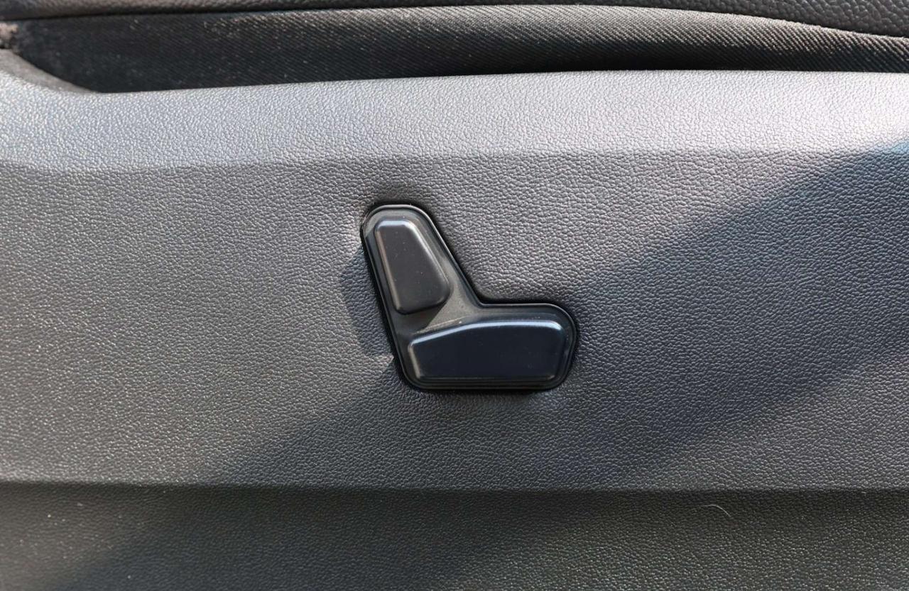 2012 Dodge Grand Caravan CREW PLUS-7PASS-DVD-R STARTER/BCAM/LEATHER/P SEAT/H SEATS & STEERING/BLUETOOTH/PSD/CRUISE CONTROL Photo