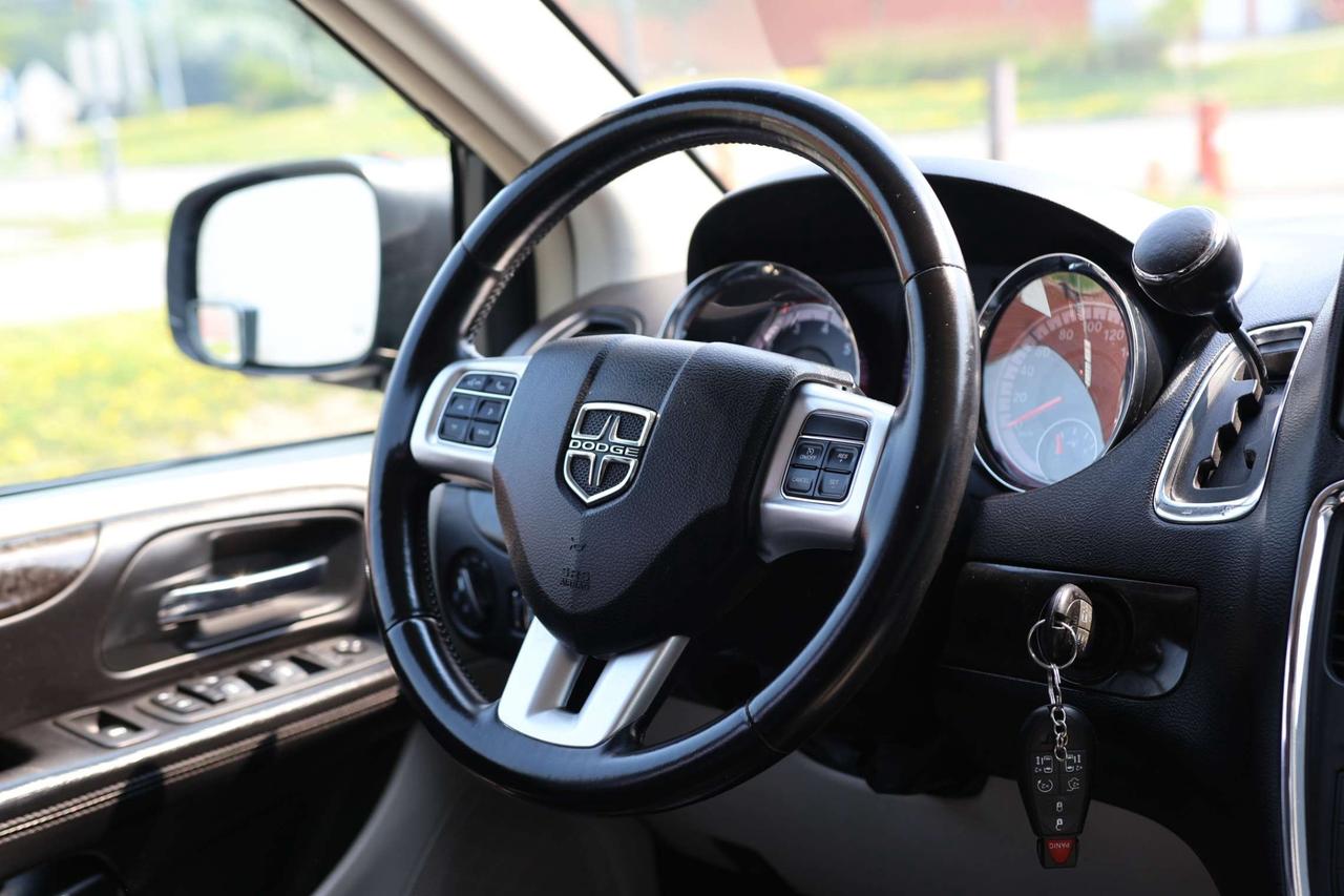 2012 Dodge Grand Caravan CREW PLUS-7PASS-DVD-R STARTER/BCAM/LEATHER/P SEAT/H SEATS & STEERING/BLUETOOTH/PSD/CRUISE CONTROL Photo