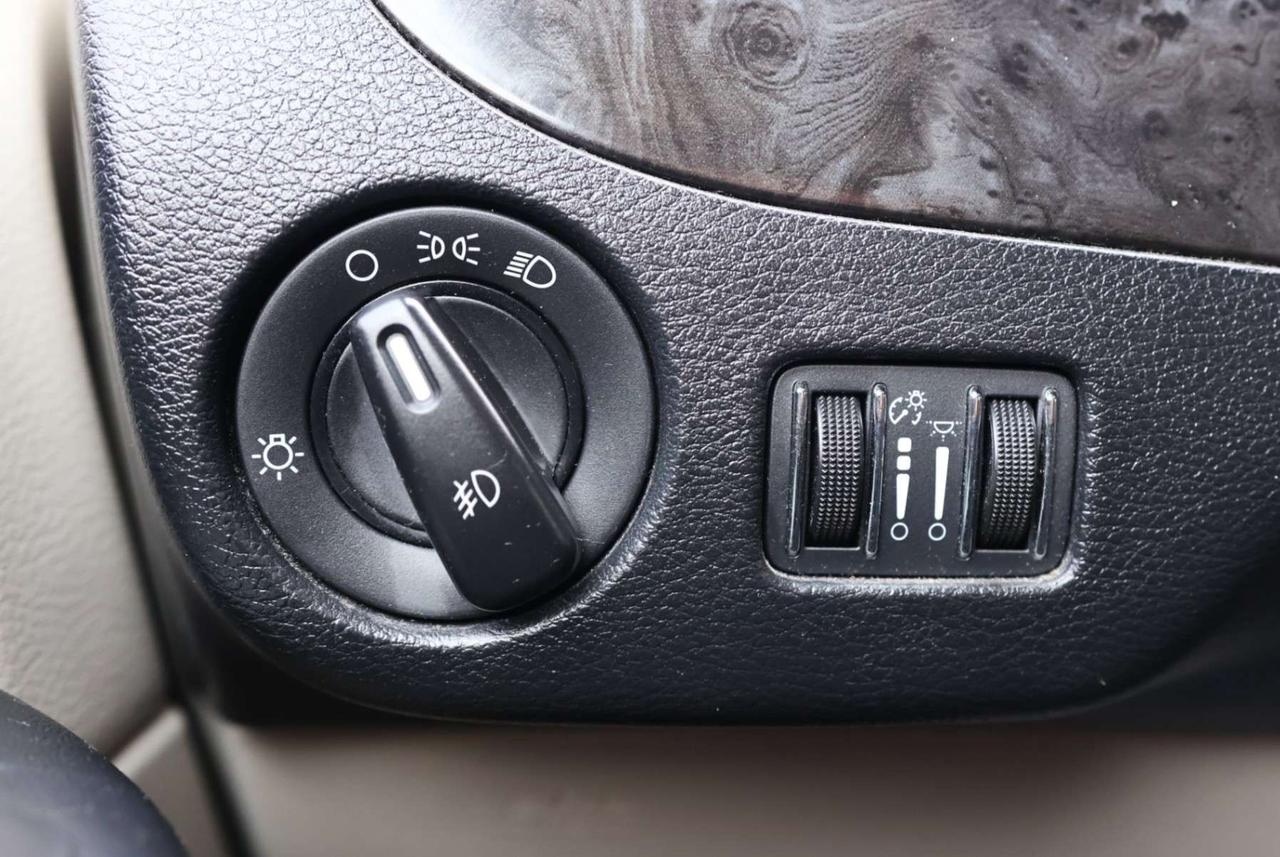 2012 Dodge Grand Caravan CREW PLUS-7PASS-DVD-R STARTER/BCAM/LEATHER/P SEAT/H SEATS & STEERING/BLUETOOTH/PSD/CRUISE CONTROL Photo