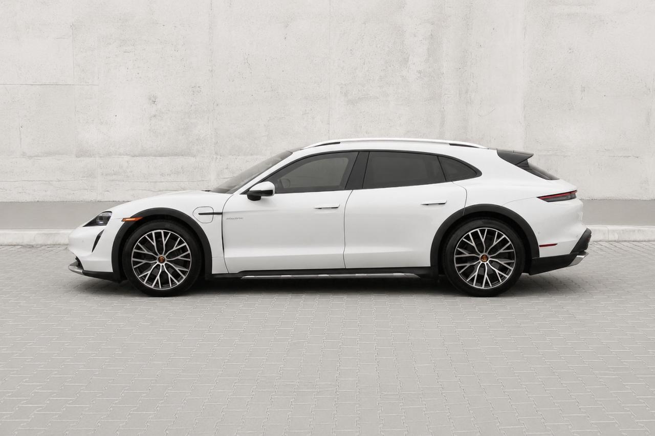 2022 Porsche Taycan Cross Turismo 4  SiriusXM Gps ParkingSensors Rever Photo