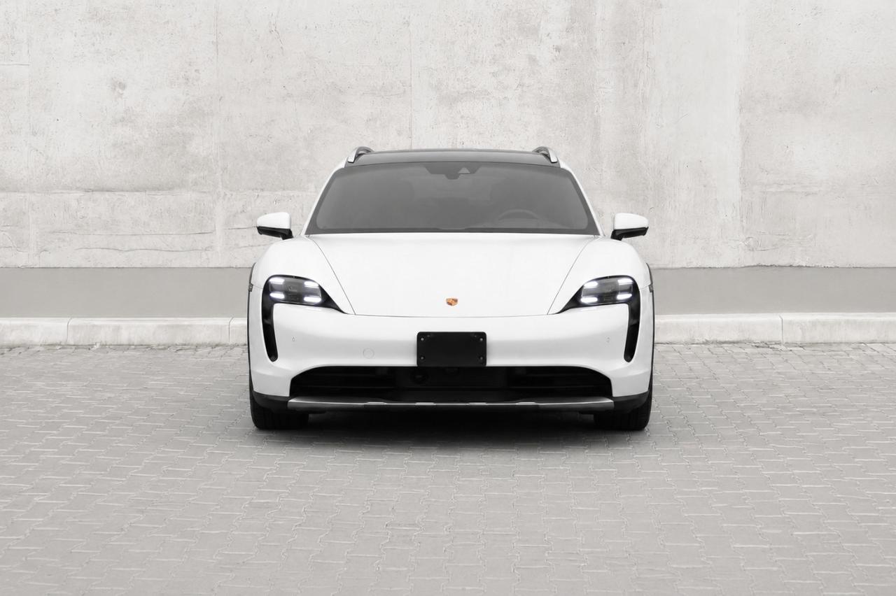 2022 Porsche Taycan Cross Turismo 4  SiriusXM Gps ParkingSensors Rever Photo