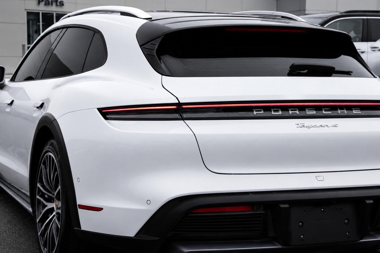 2022 Porsche Taycan Cross Turismo 4  SiriusXM Gps ParkingSensors Rever Photo