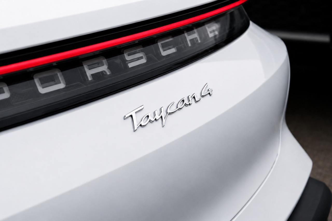 2022 Porsche Taycan Cross Turismo 4  SiriusXM Gps ParkingSensors Rever Photo