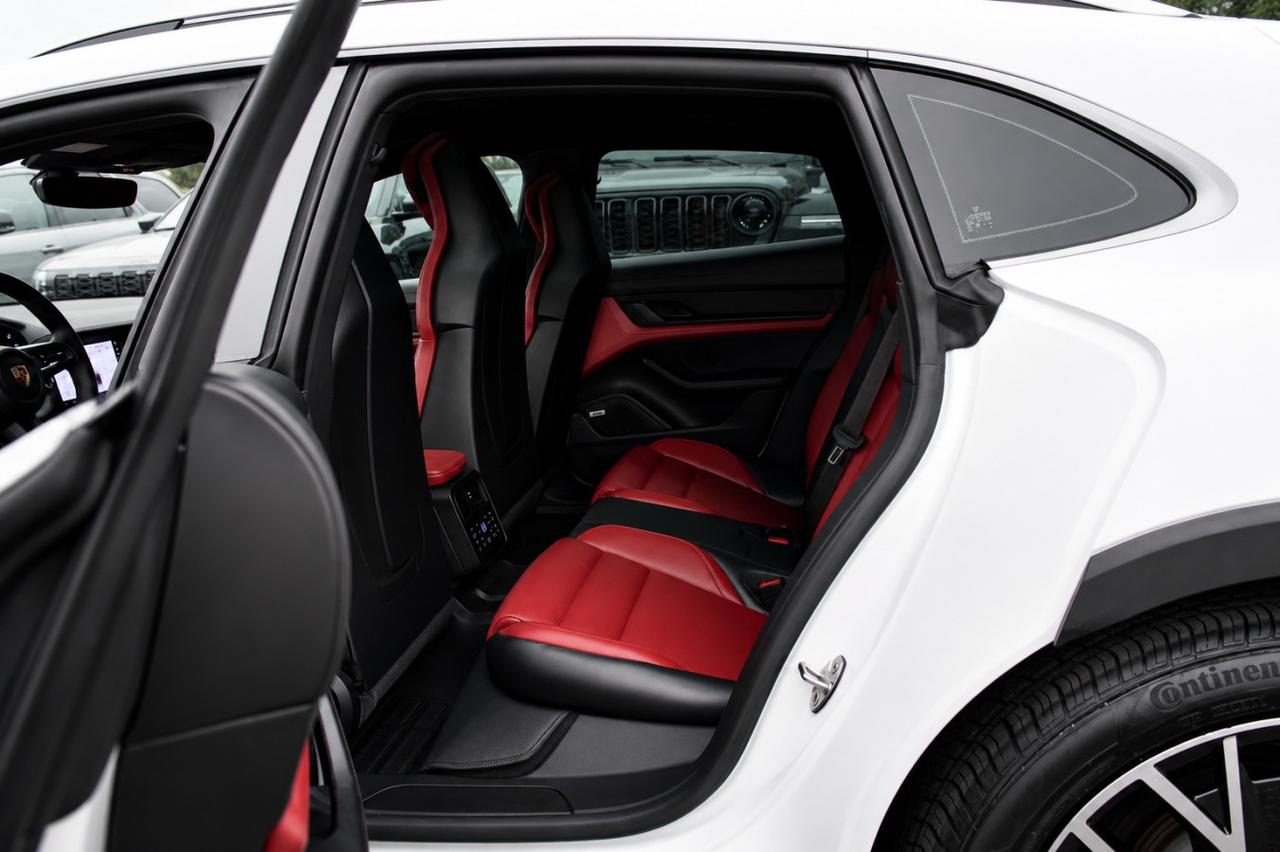 2022 Porsche Taycan Cross Turismo 4  SiriusXM Gps ParkingSensors Rever Photo