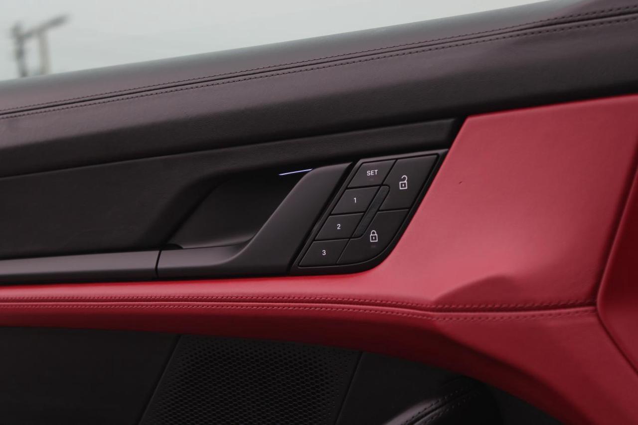 2022 Porsche Taycan Cross Turismo 4  SiriusXM Gps ParkingSensors Rever Photo