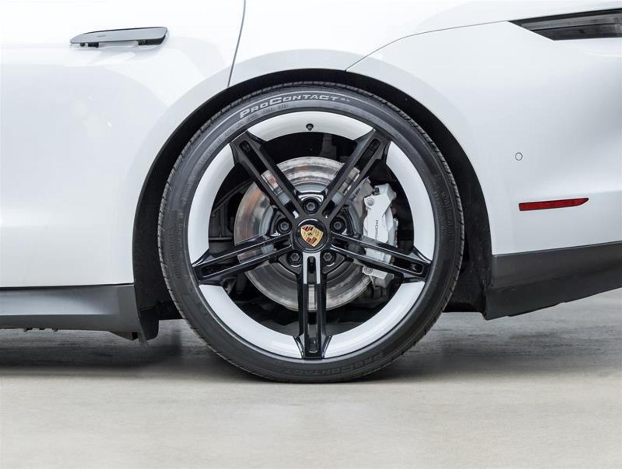 2022 Porsche Taycan  Photo