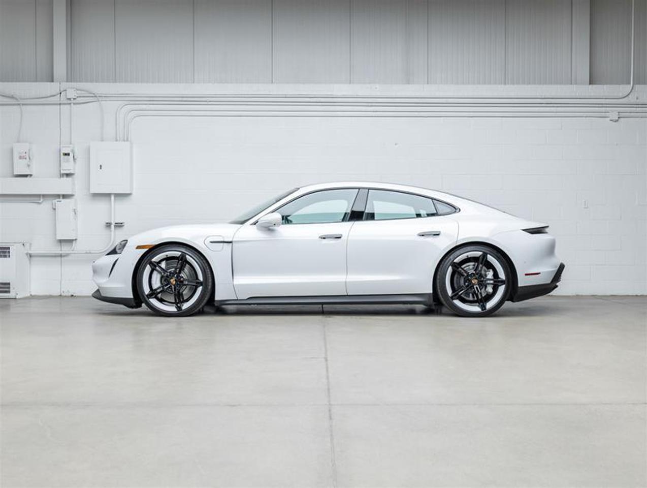 2022 Porsche Taycan  Photo