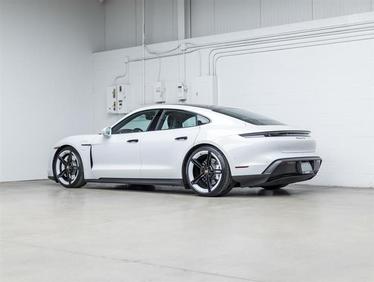2022 Porsche Taycan  Photo
