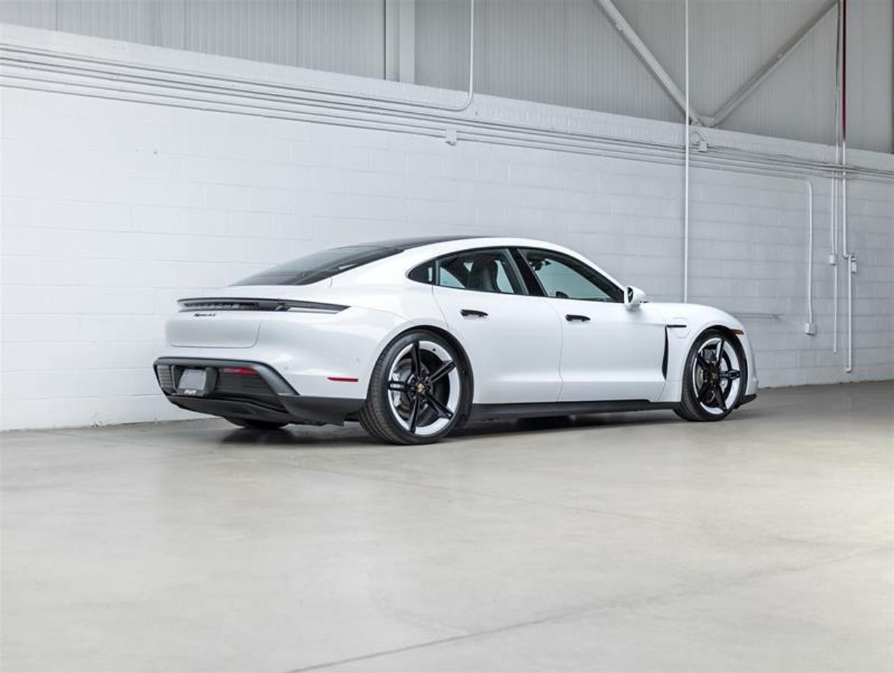 2022 Porsche Taycan  Photo