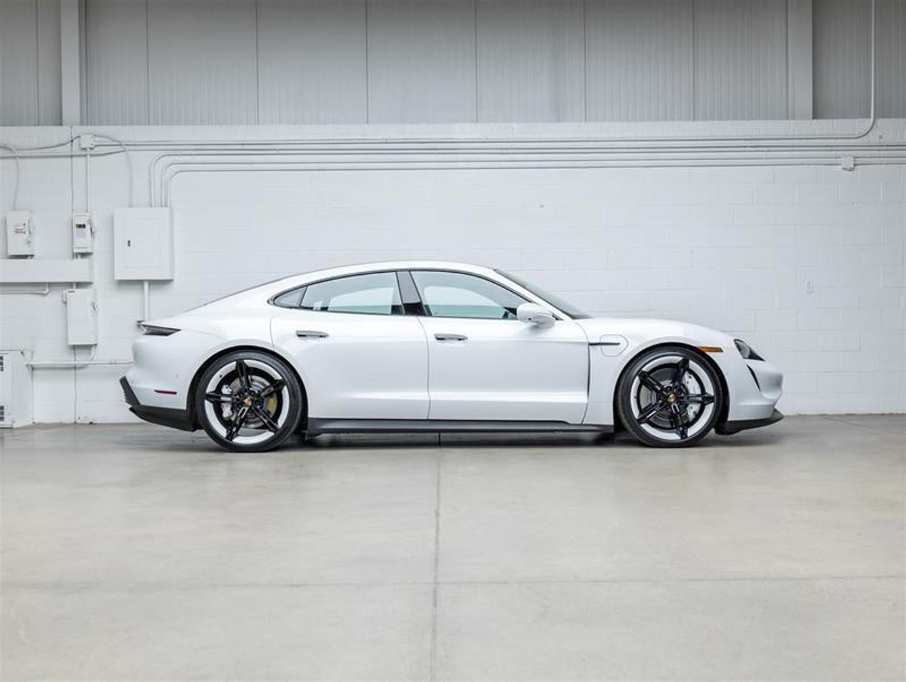 2022 Porsche Taycan  Photo