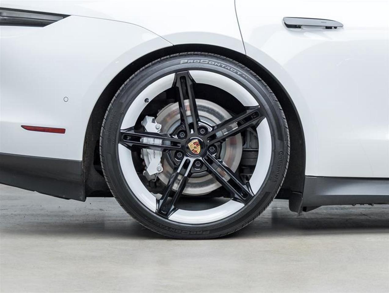 2022 Porsche Taycan  Photo