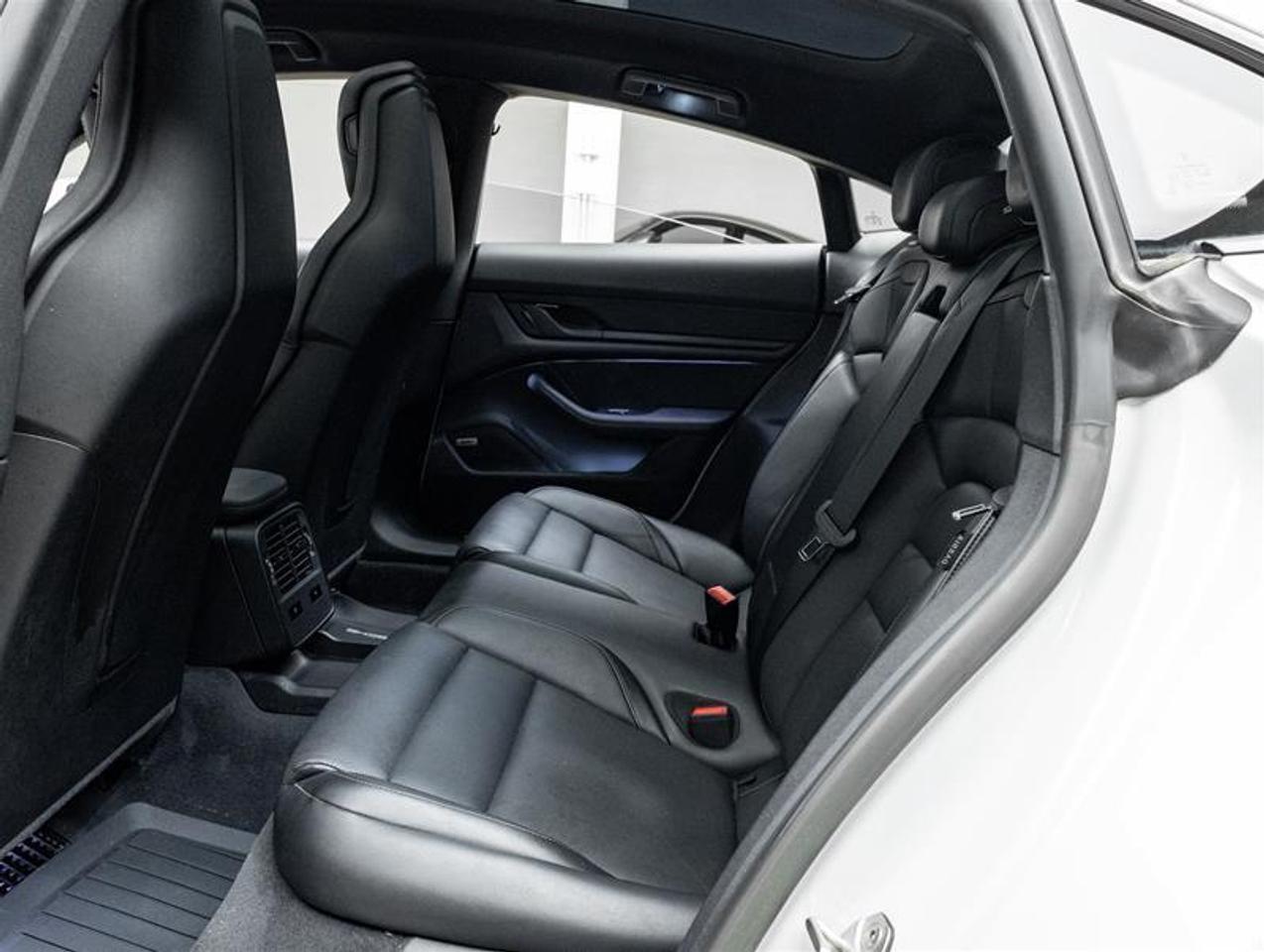 2022 Porsche Taycan  Photo