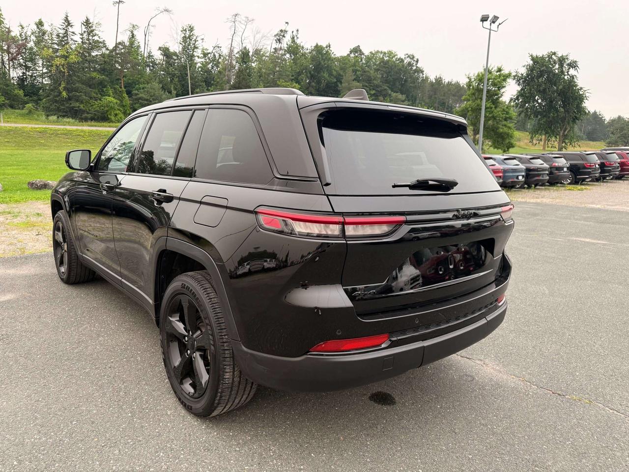 2023 Jeep Grand Cherokee Altitude Photo